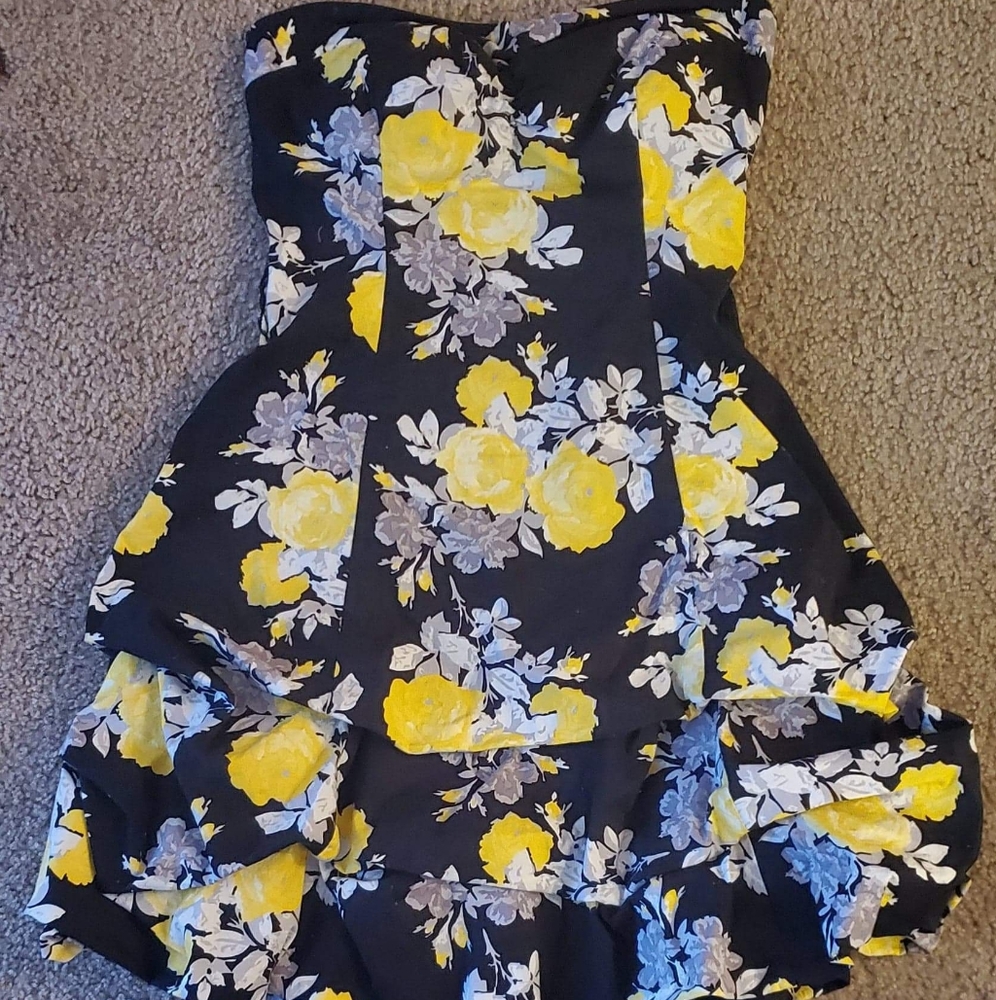 Black and yellow spring dress